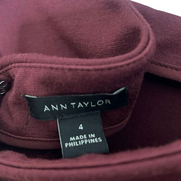 Ann Taylor Ponte Knit V-Back Short Sleeve Stretch Sheath Dress Burgundy Size 4 - Picture 7 of 12